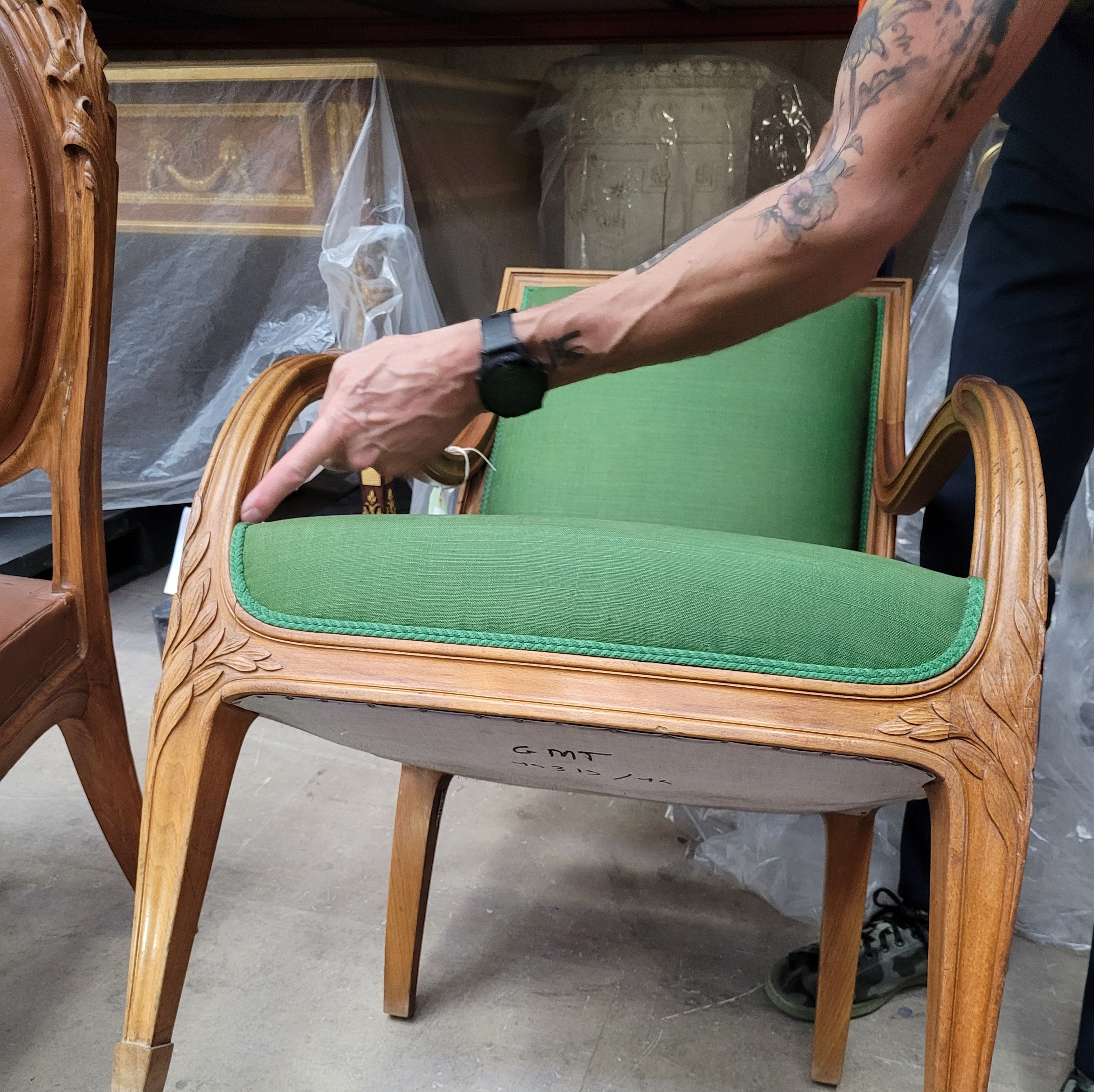 chaise dans l'atelier de menuiserie. création de mobilier