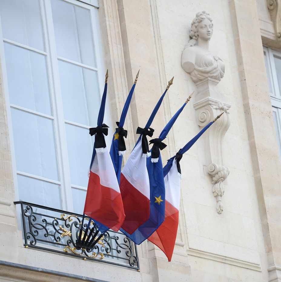 Les Drapeaux Francais Europeens Palais Elysee Berne Lors Deuil National Apres Attentats 13 Novembre Paris 0 1400 931
