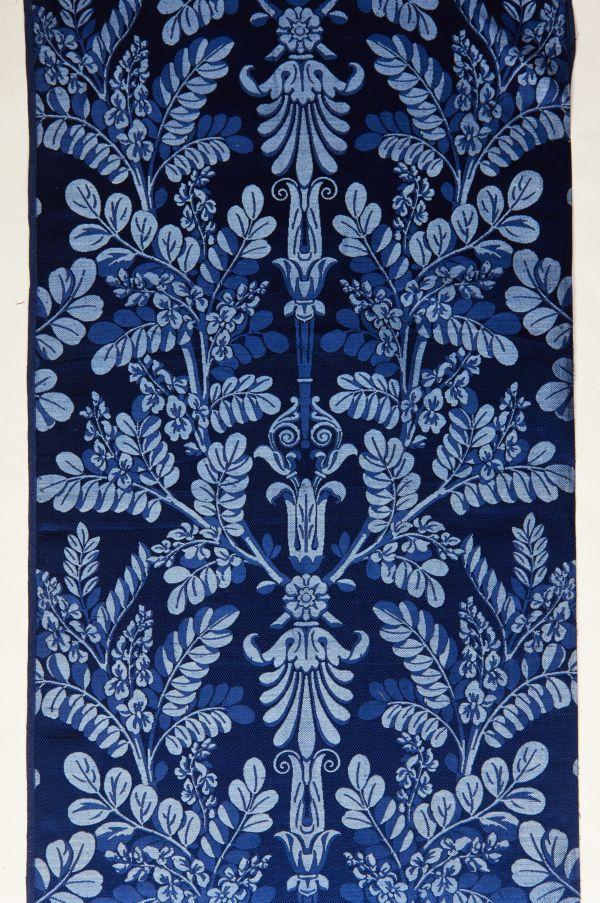 Lé de tenture en damas bleu destiné à un salon de l'appartement de l'Empereur au palais de Versailles