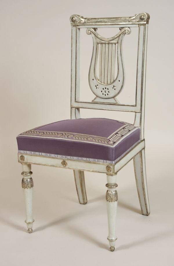 Chaise à dosier en lyre