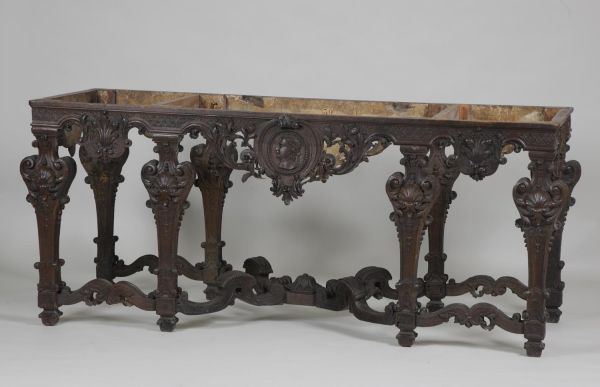 Pied de table