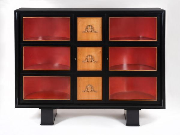 Vitrine avec dispositif lumineux. 
