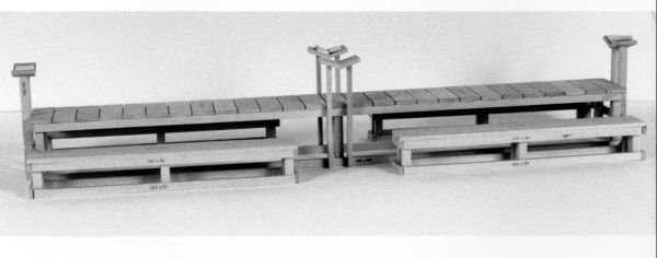 Table avec bancs attenants