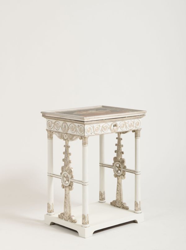 Table du boudoir d'argent de Caroline Murat au palais de l'Élysée, dite table de l'abdication