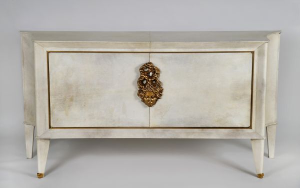 Commode à vantaux "à la Méduse"