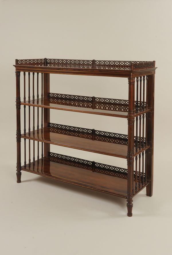 Console à étagère de la reine Marie-Amélie au Grand Trianon