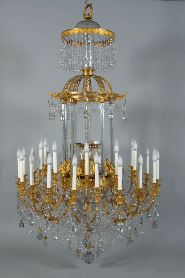 Lustre à 30 lumières du salon des princes au château de Compiègne