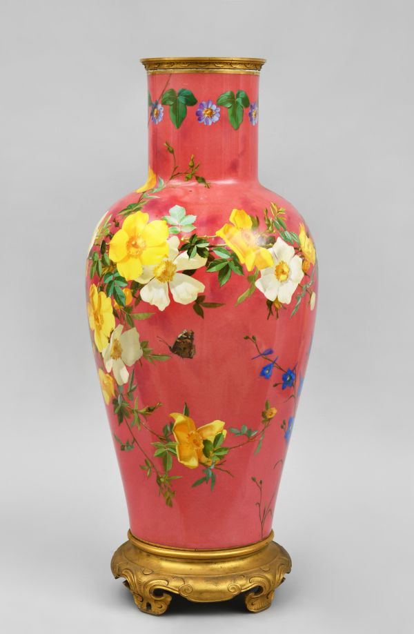 Fleurs sur fond rouge