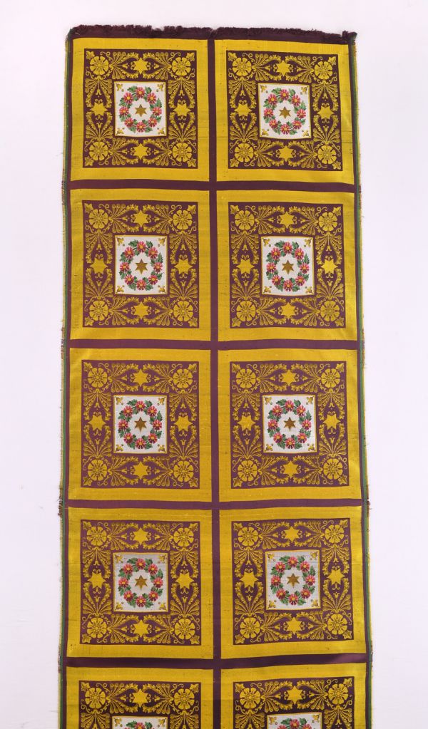 Ecussons de tenture et de portières  du Deuxième Salon des Grands Appartements du palais de Meudon
