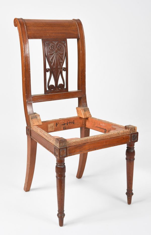 Chaise à palmette épaulée de rinceaux – Chaise du palais de Saint-Cloud ...