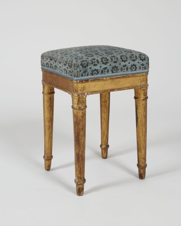 Tabouret de la tribune royale de la chapelle haute du palais des Tuileries