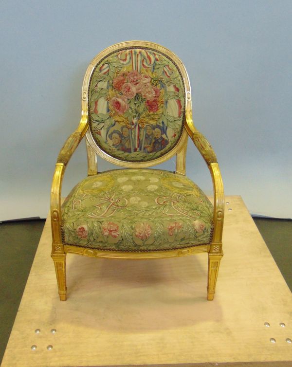 Les Alpins
Meuble n° 27 - Les Drapeaux ou La Victoire