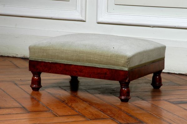 Tabouret de pied de la chambre de Madame Adélaïde au palais des Tuileries