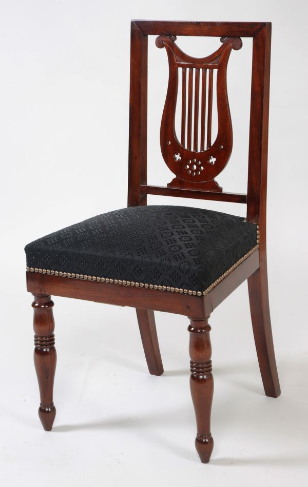 Chaise à lyre du salon de musique de l'impératrice Joséphine au palais des Tuileries