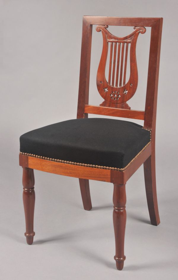 Chaise à lyre de la salle à manger de la maison du Seigneur au hameau du Petit Trianon