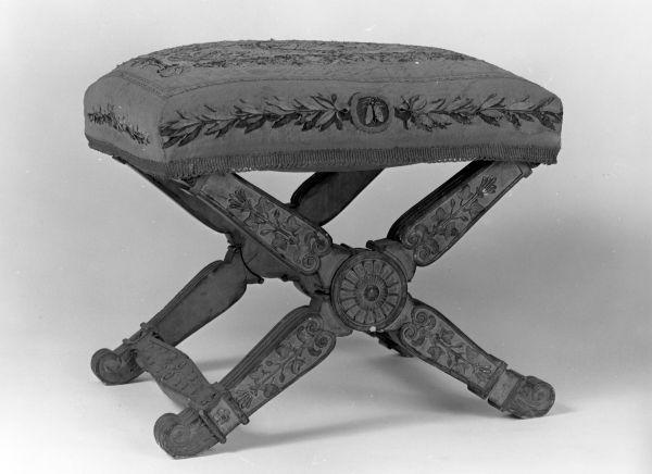 Tabouret en X pliant
CC du 17/05/2019. Ver.