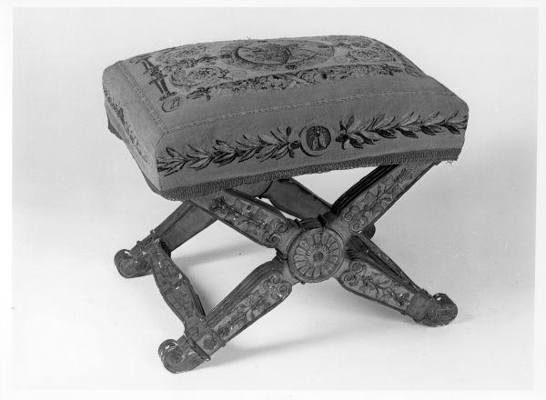 Tabouret en X pliant
CC du 17/05/2019. Ver.