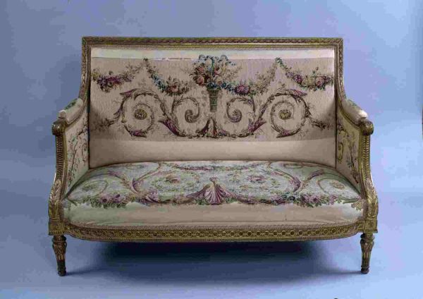 Canapé du grand cabinet de la reine Marie-Antoinette au palais des Tuileries (copie du meuble Vaudreuil)