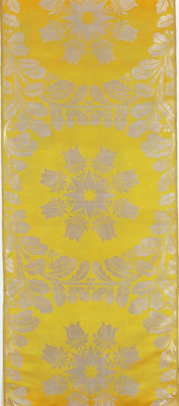 Etoffes en damas jaune et blanc à étoiles et fleurs impériales, pour un appartement du palais de Versailles
