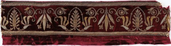 Bordures pour sièges en velours chiné pourpre destinés au Grand Cabinet de l'Empereur Napoléon à Saint-Cloud