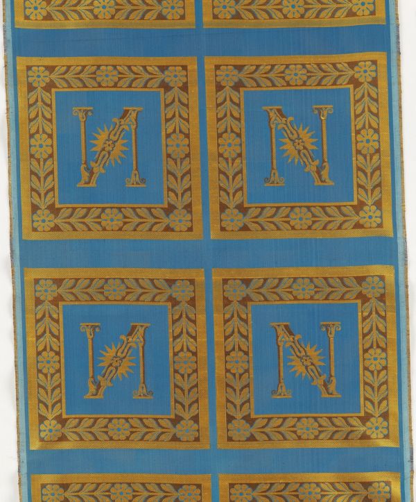 Ecussons de tenture en damas bleu pour le Premier Salon de l'Empereur Napoléon au palais de Meudon 
